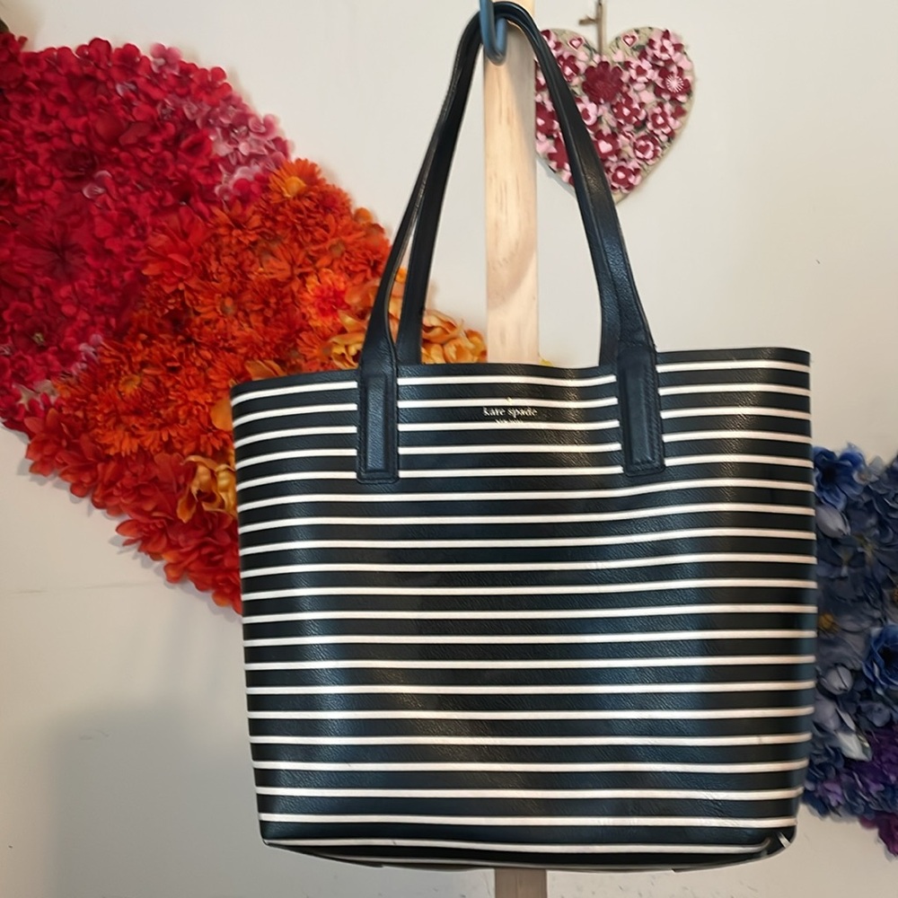 Kate Spade Arch Lauren Stripe Reversible
Tote In Black & Cream and Black. - Picture 15 of 15